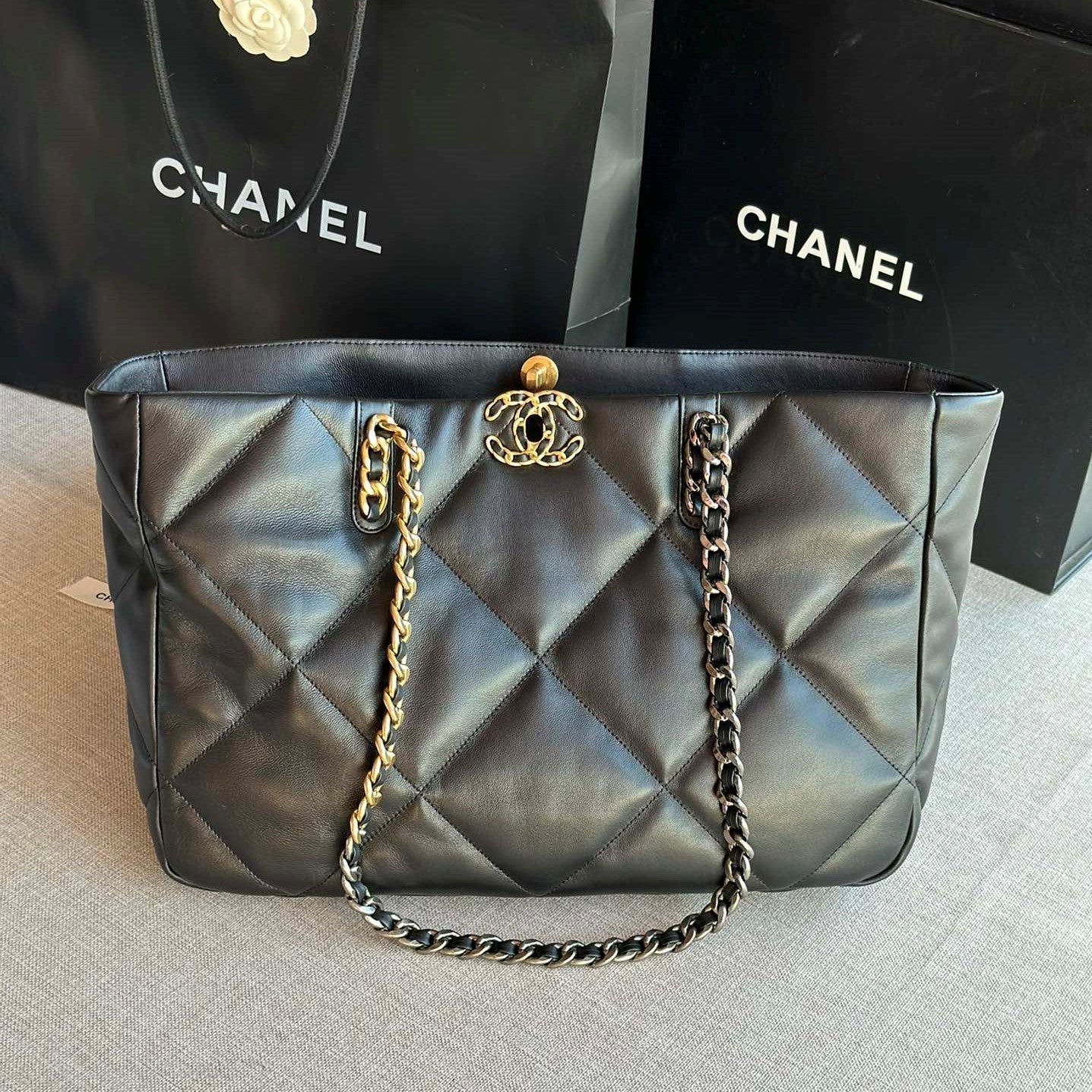 Chanel 19 Shopping Bag 41 Black Lambskin 24 x 41 x 10 cm