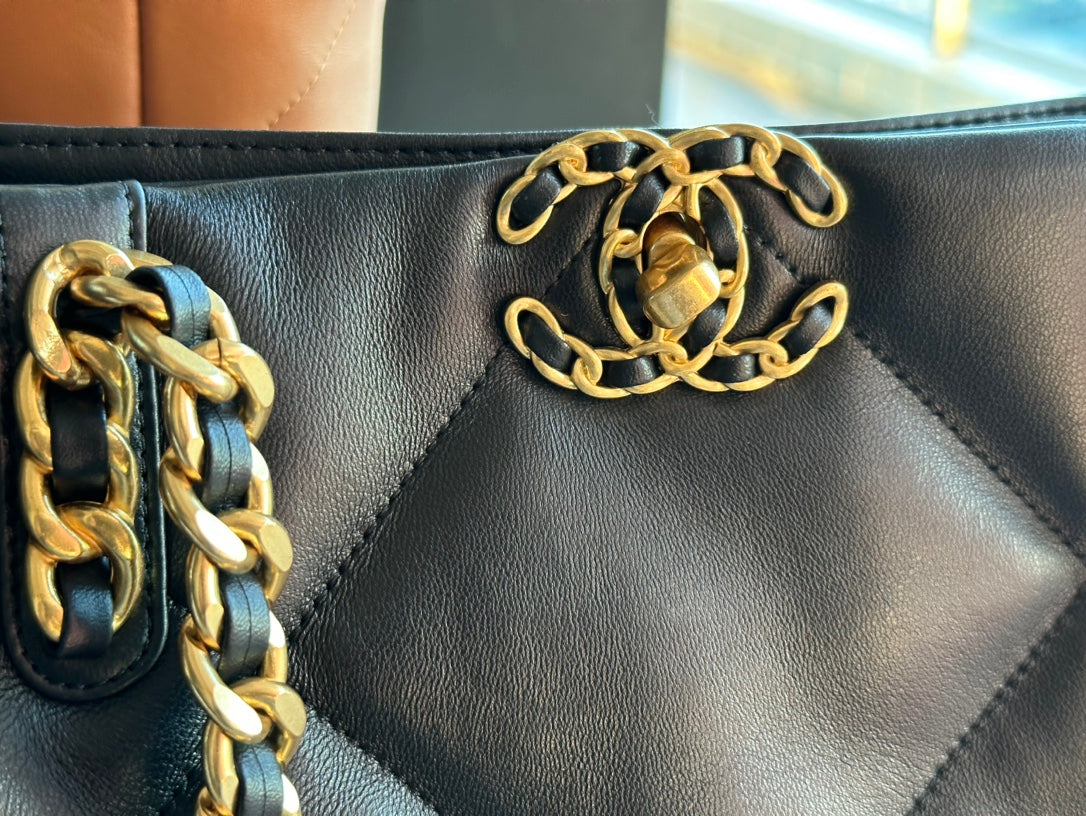Chanel 19 Shopping Bag 41 Black Lambskin 24 x 41 x 10 cm